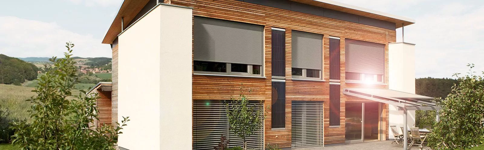Rollladen an modernen EInfamilienhaus